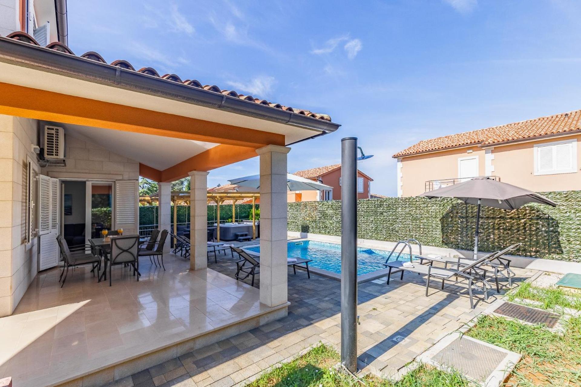 Villas Lotus With Pool And Jacuzzi Pula Zewnętrze zdjęcie