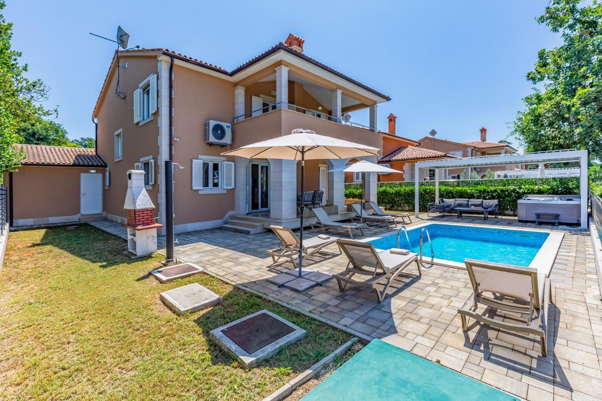 Villas Lotus With Pool And Jacuzzi Pula Zewnętrze zdjęcie