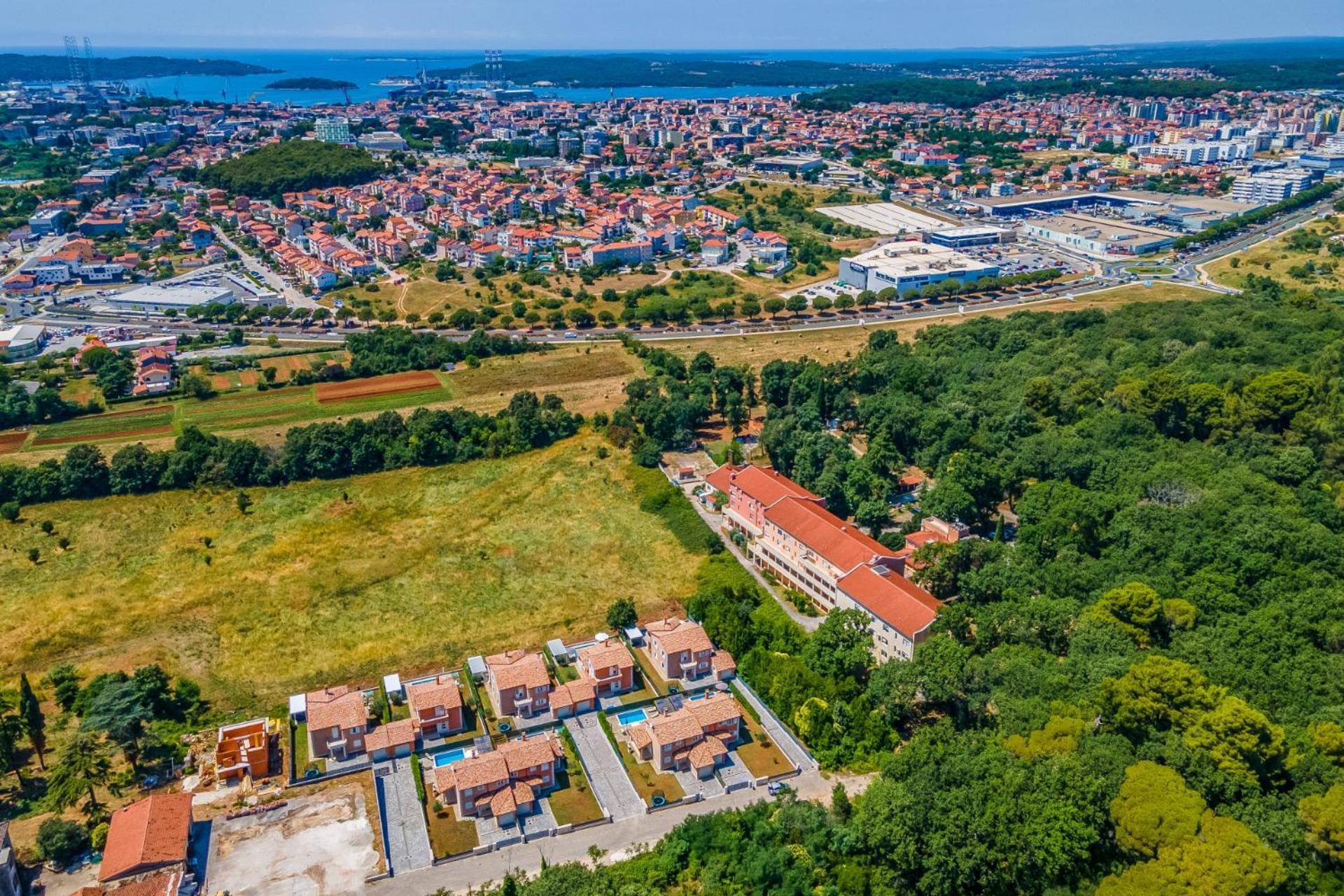 Villas Lotus With Pool And Jacuzzi Pula Zewnętrze zdjęcie